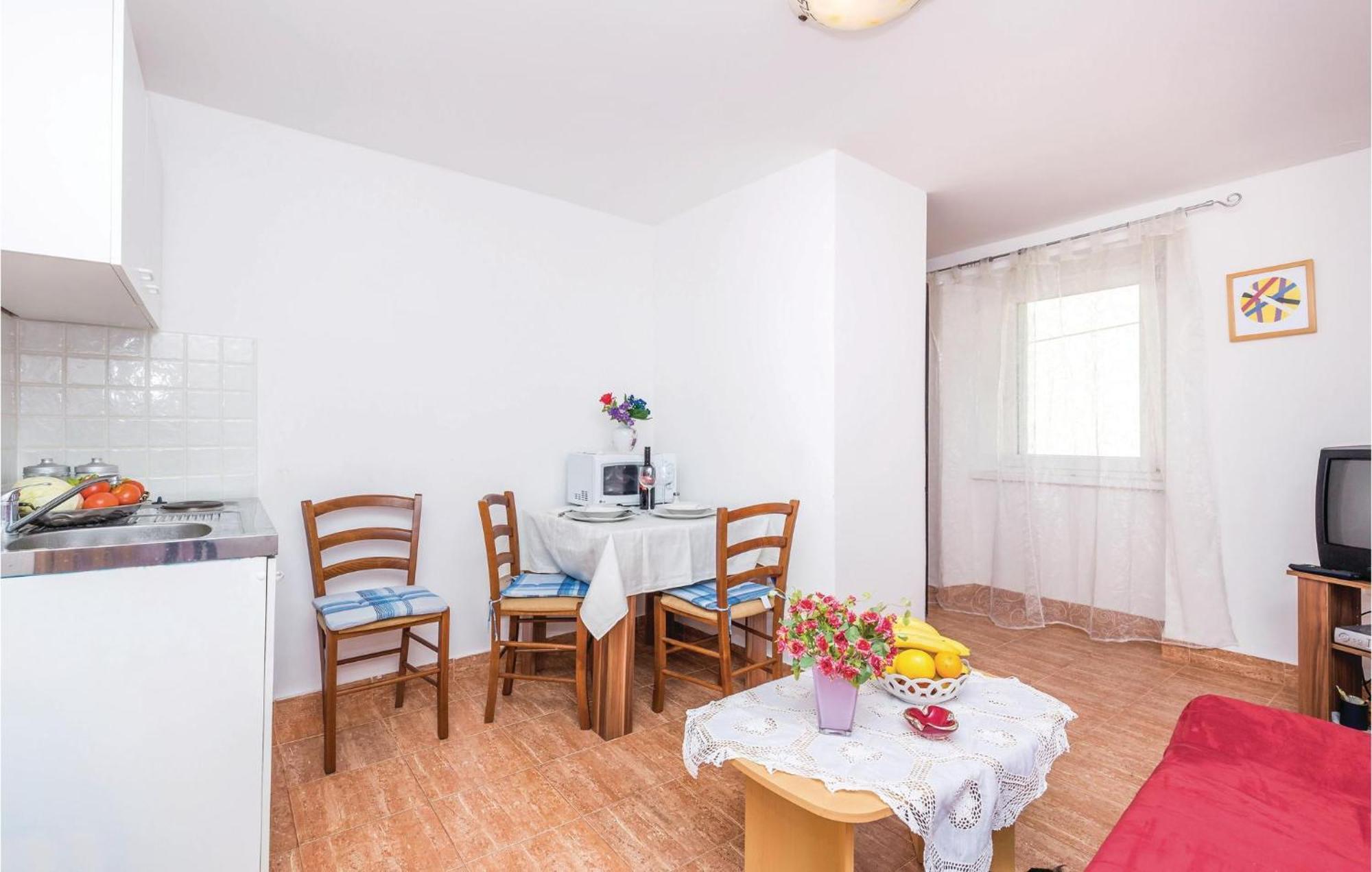 1 Bedroom Nice Apartment In Senj เซนญ์ ภายนอก รูปภาพ
